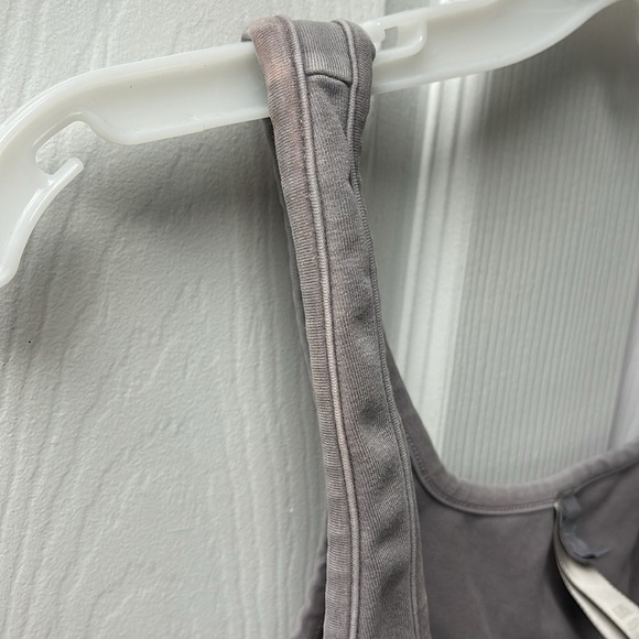 SKIMS OUTDOOR BASICS SET BIKER SHORT AND BRALETTE - Picture 4 of 7